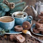 26-02-17-cookies-chocolate-dessert-coffee-cups-branch-spruce-pine-cones-winter16931