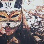 27-02-17-brunette-girl-mask-cat14219