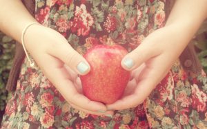 ---girl-hands-apple-9267