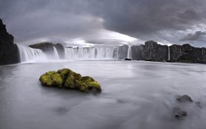 ---black-and-white-waterfall-13746